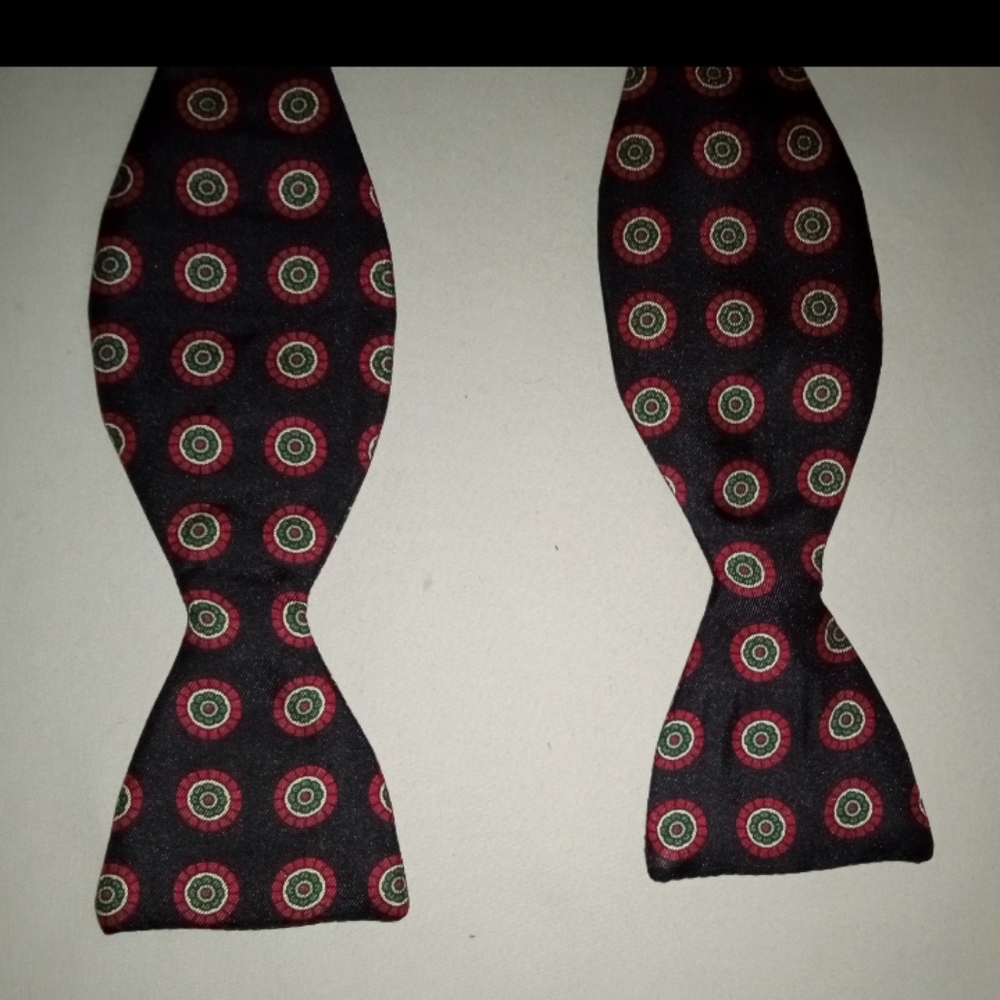 BOWTIE AUTHENTIC VINTAGE 💯 SILK